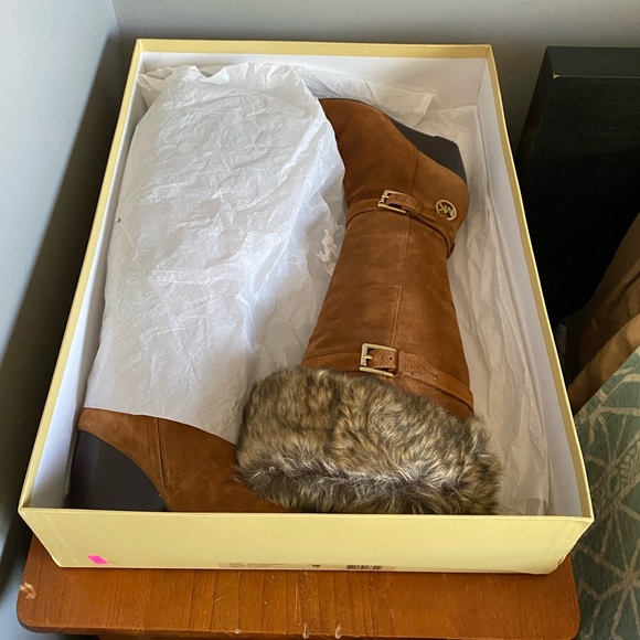 Michael Kors Suede Lara Wedge Boot 6.5M - Picture 15 of 16